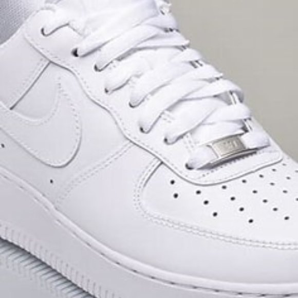 im selling nikes come buy now!!!!!
